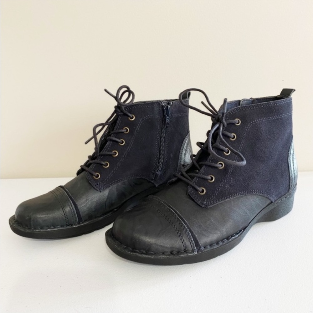 Clarks Whistle Watch Boots Women’s Size 7 Suede Leather Lace Up
